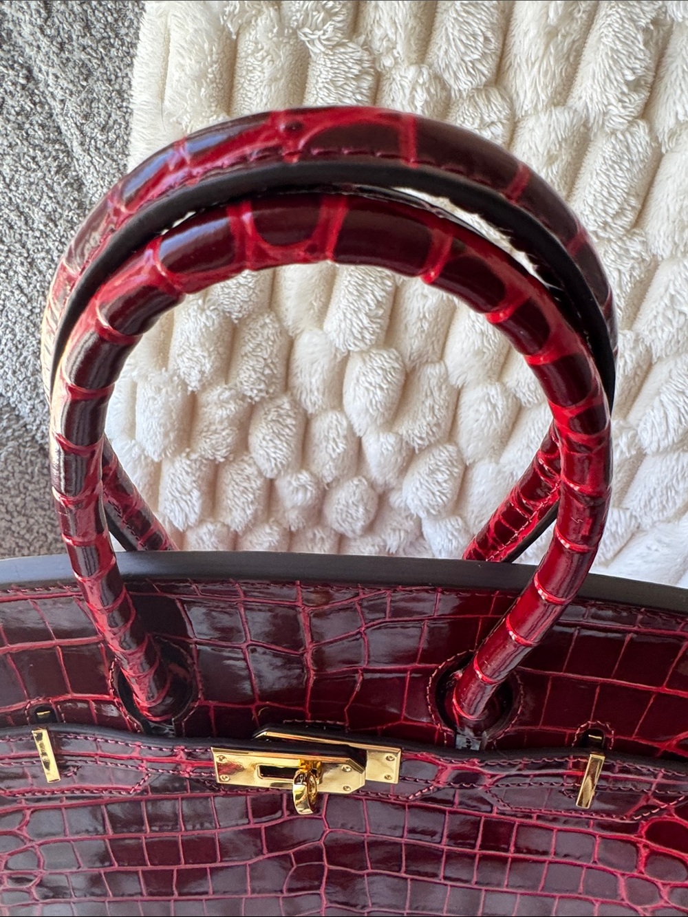 Burgundy Croc-Embossed Tote Bag with Gold Hardware, 30 cm (11.8 inches). - Picture 12 of 12